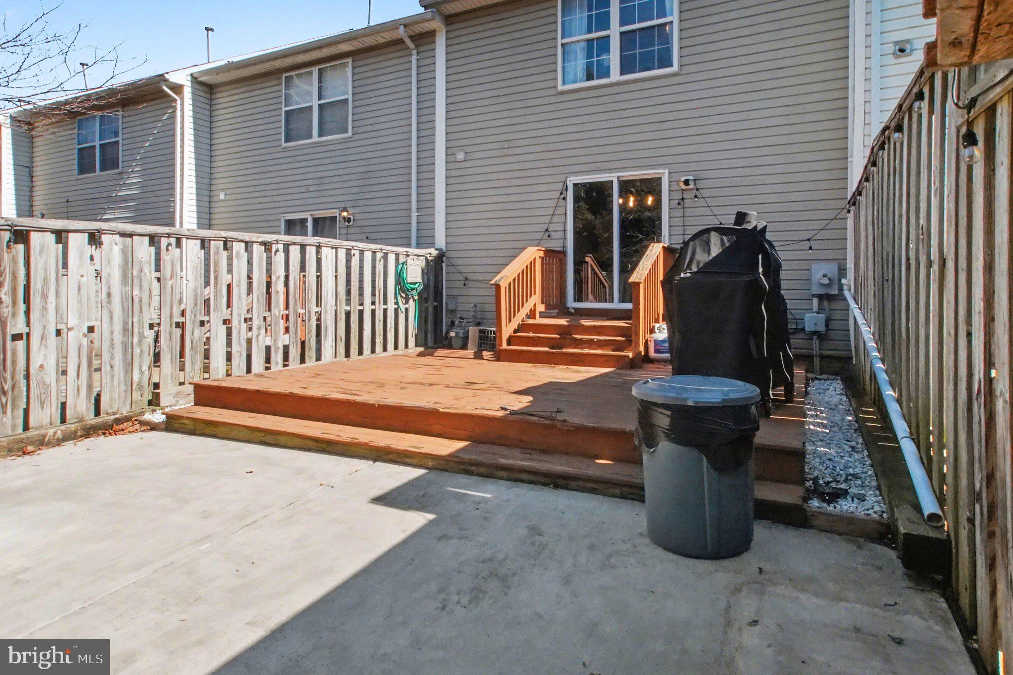 46 Morton Ridge Warrenton, VA 20186 - Photo 36 of 40 a view of a patio with a table and chairs