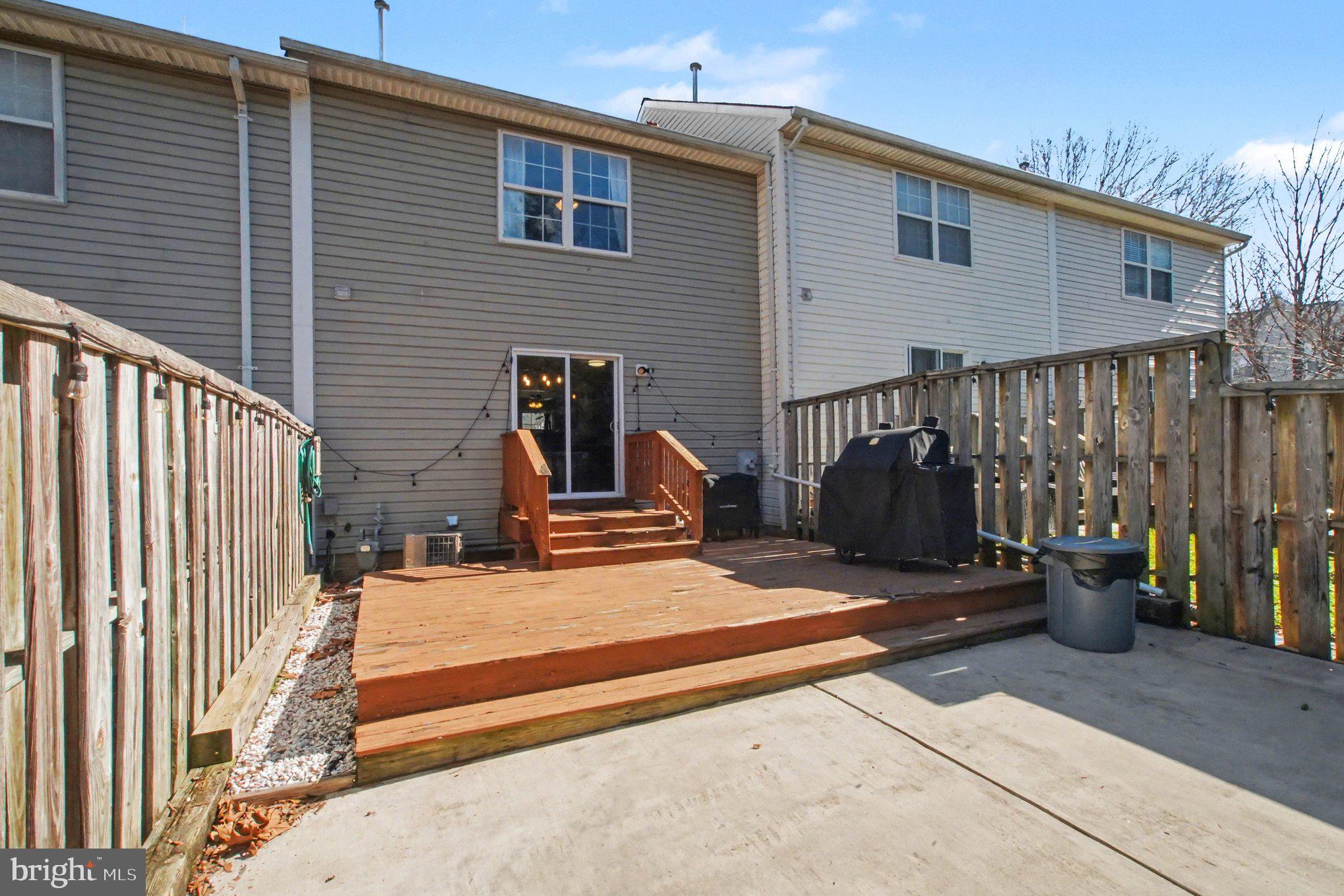 46 Morton Ridge Warrenton, VA 20186 - Photo 37 of 40 a backyard of a house with barbeque oven table and chairs