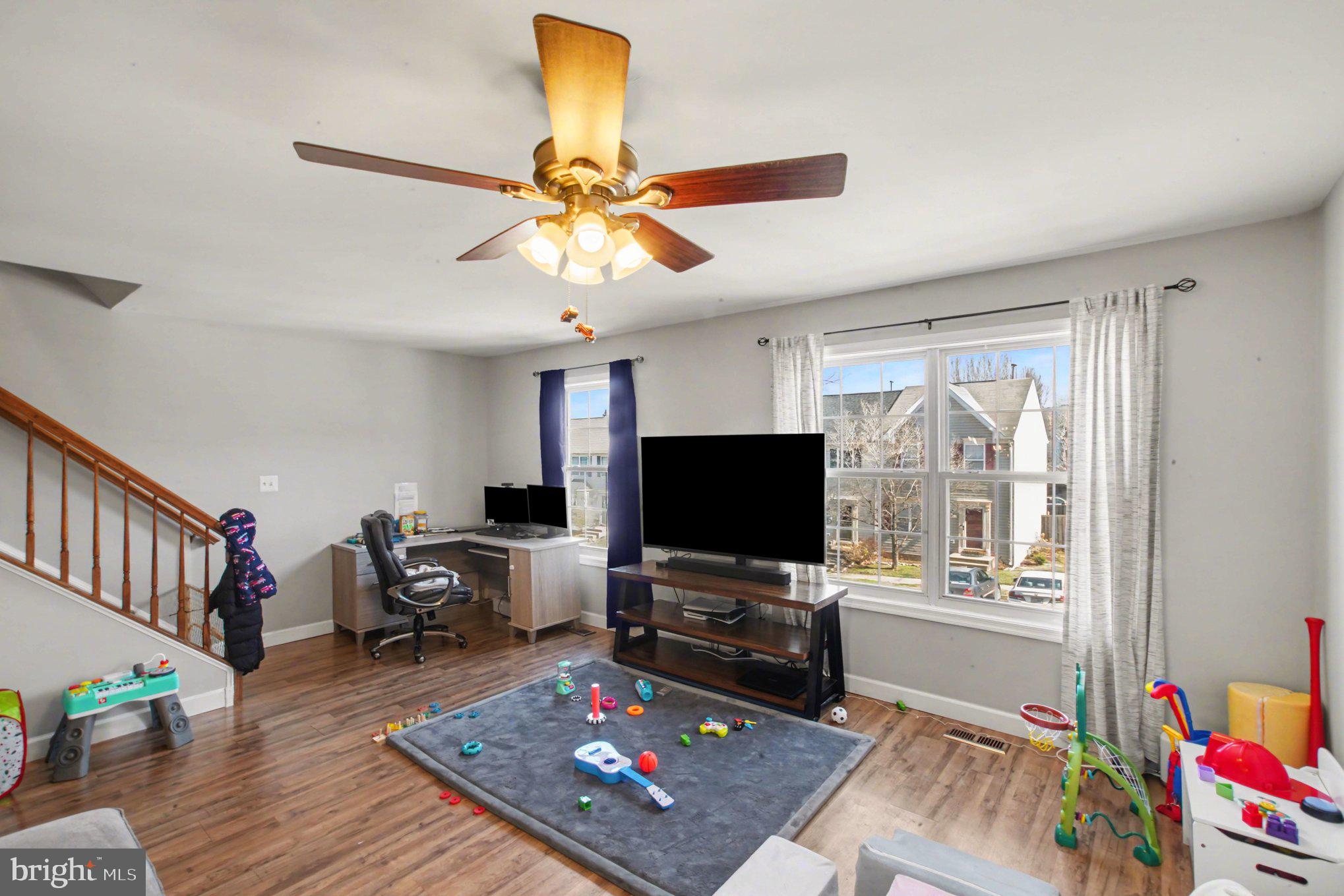46 Morton Ridge Warrenton, VA 20186 - Photo 7 of 40 a living room with furniture and a flat screen tv