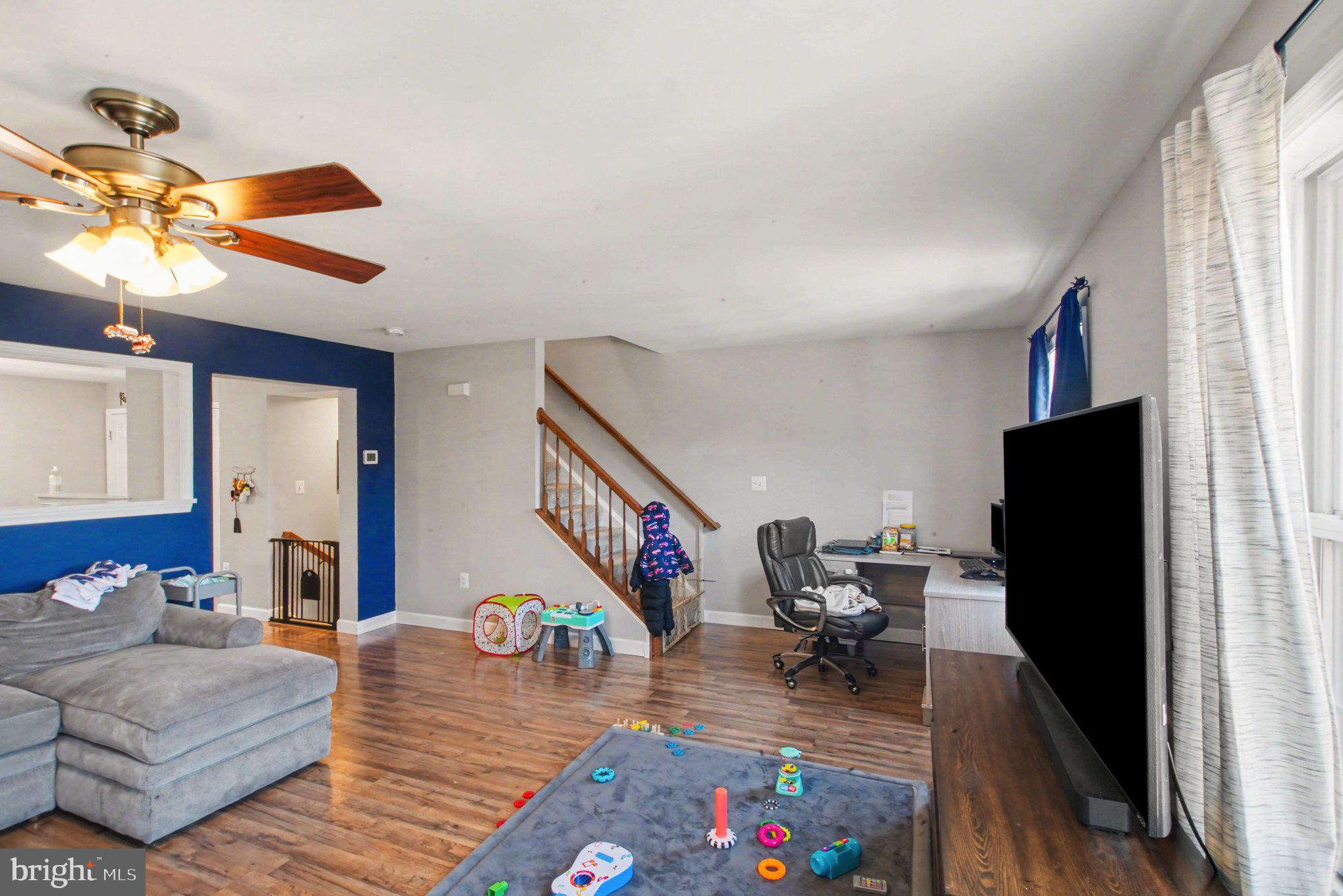 46 Morton Ridge Warrenton, VA 20186 - Photo 8 of 40 a living room with furniture and a flat screen tv