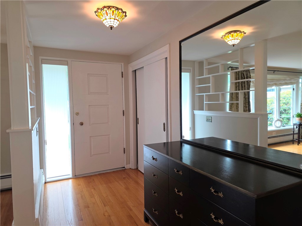 40 Russet Way Cranston, RI 02920 - Photo 2 of 35