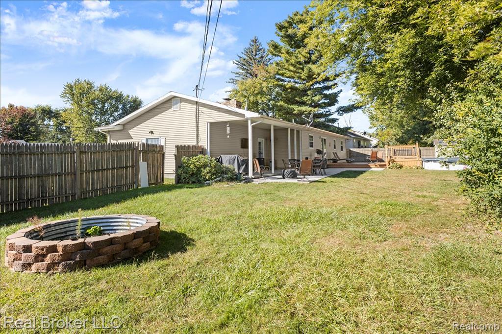 4268 Ravenswood Road Port Huron, MI 48060 - Photo 34 of 46