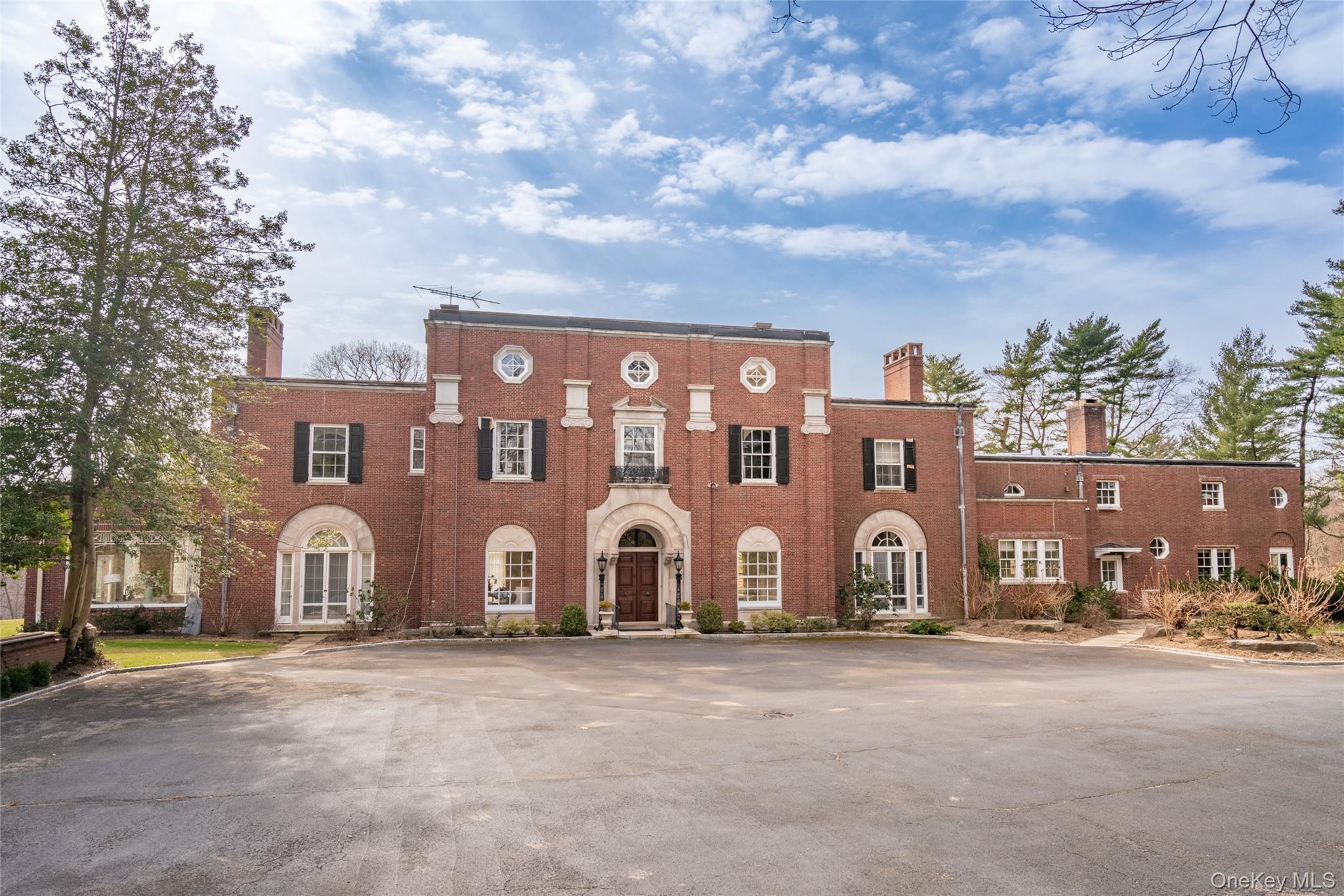 393 Oyster Bay Road Mill Neck, NY 11765 - Photo 2 of 38 Front of the House