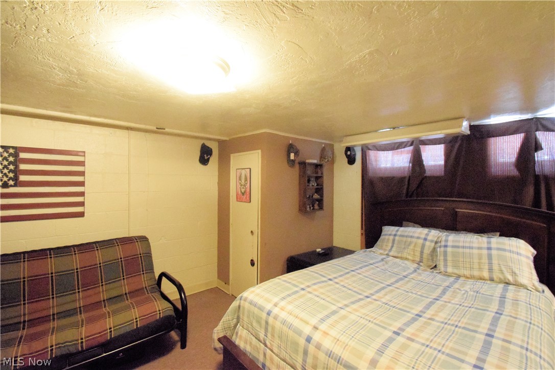 7449 Pearl Road Cleveland, OH 44130 - Photo 16 of 35