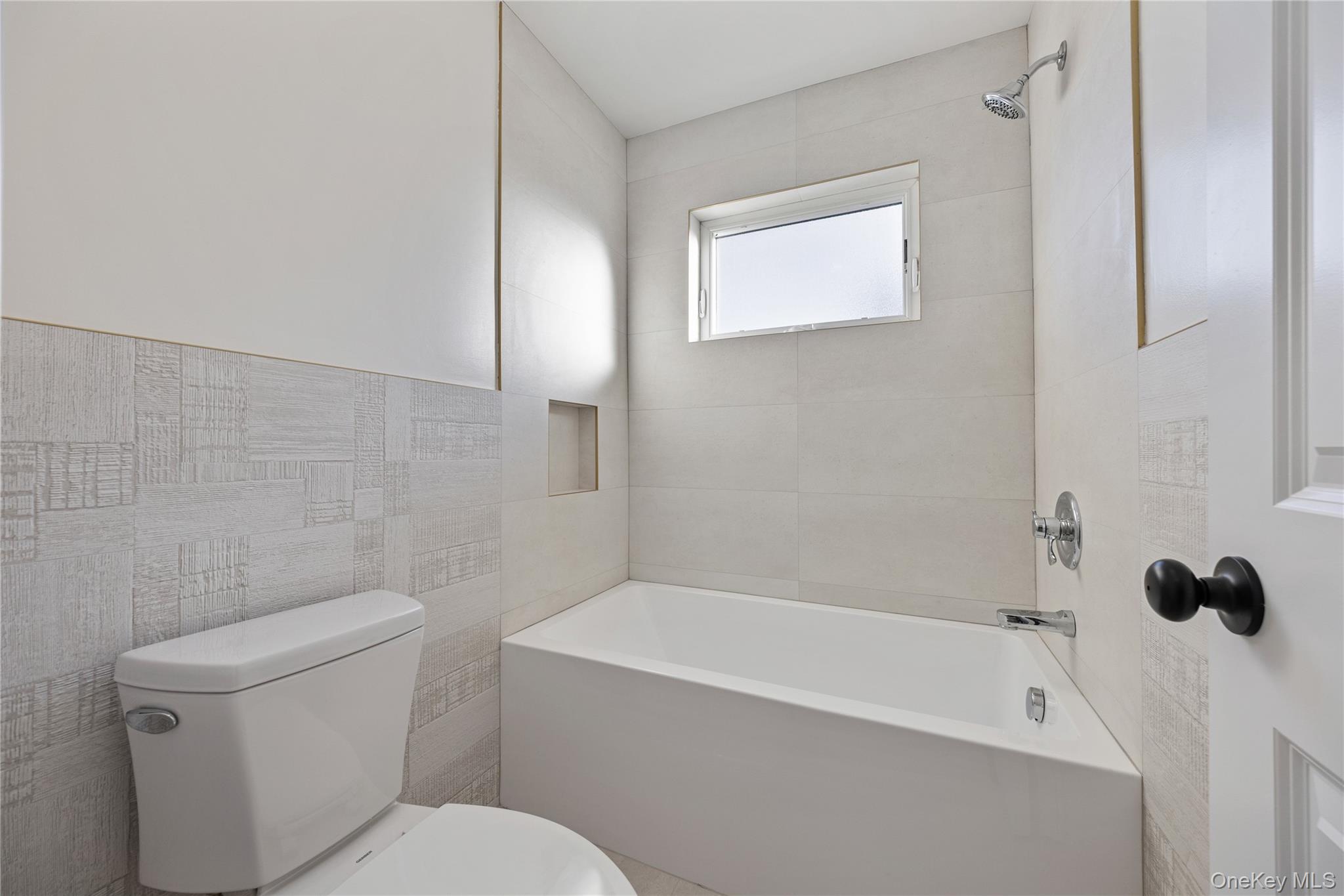 352 Blauvelt Road, Unit 203 Monsey, NY 10952 - Photo 20 of 33 a bathroom with a toilet and a bathtub