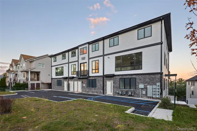 $1,199,000 | 352 Blauvelt Road, Unit 203, Monsey, NY 10952