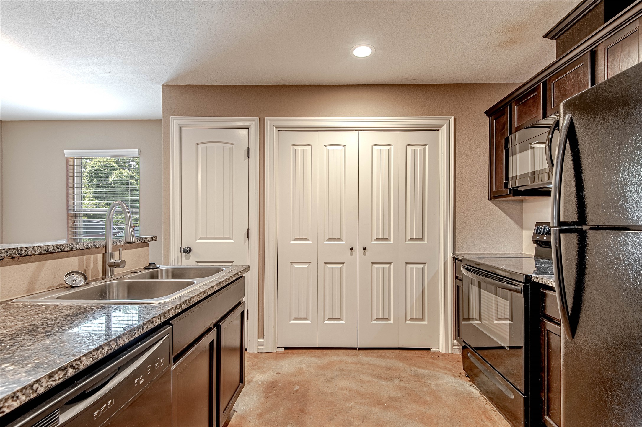 2002 20th Street, Unit 603 Huntsville, TX 77340 - Photo 12 of 23