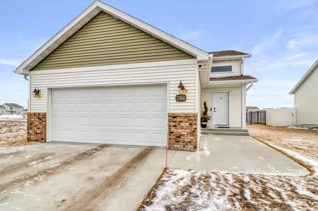 $362,000 | 7316 30th Street South, Fargo, ND 58104