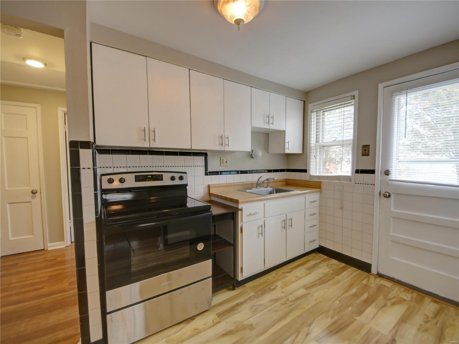 1932 North Hanley Road St. Louis, MO 63133 - Photo 4 of 10 Gallery Image 4