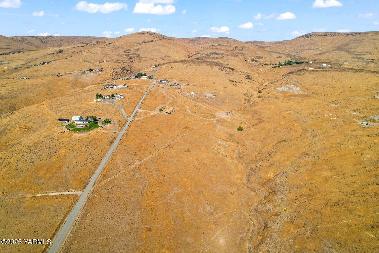 230 South Clark Heights Road Yakima, WA 98901 - Photo 3 of 12 a view of a bathroom