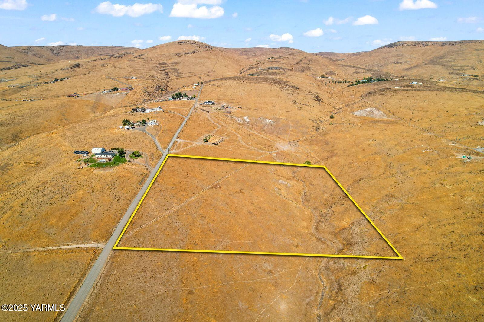 230 South Clark Heights Road Yakima, WA 98901 - Photo 4 of 12 a view of a balcony