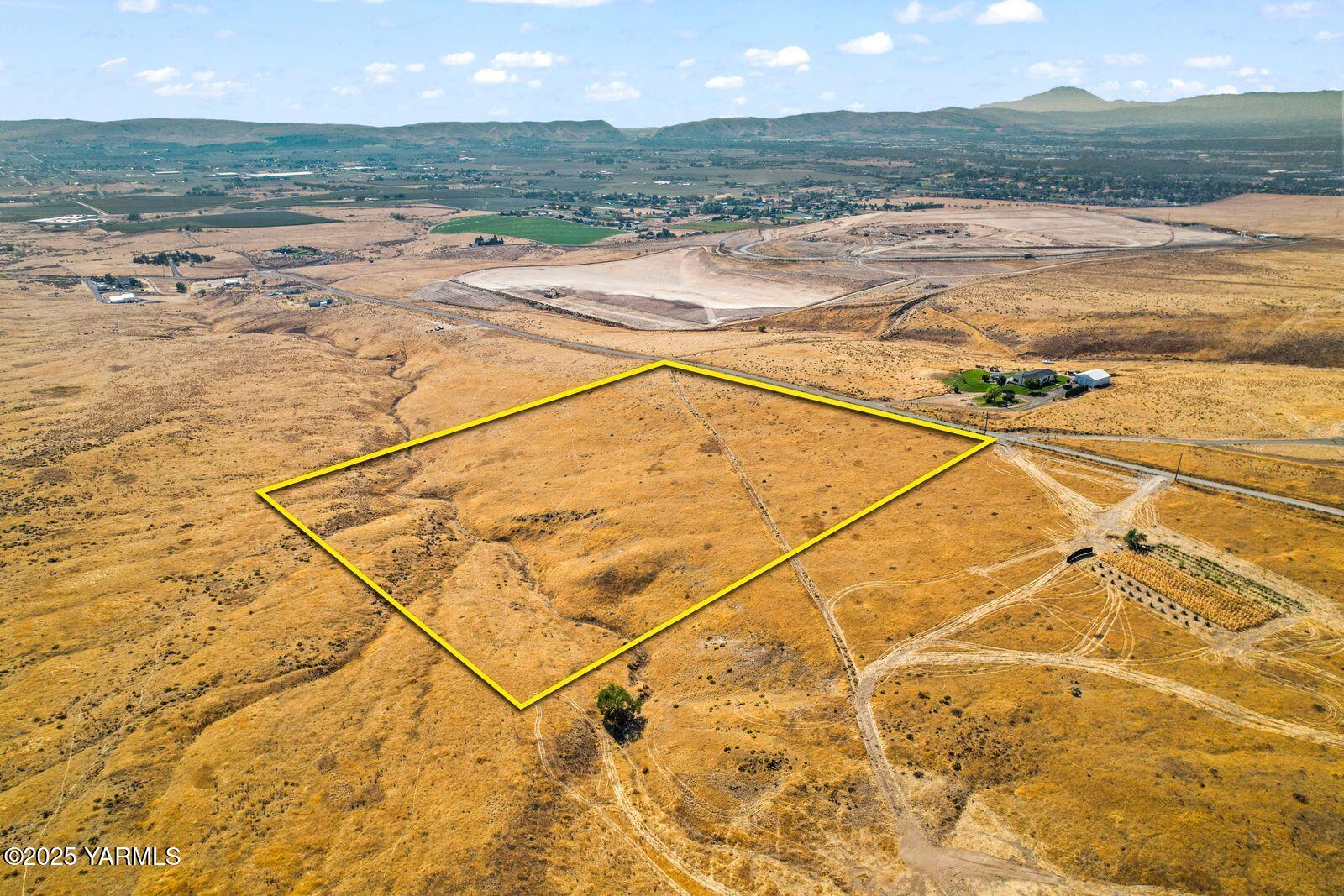 230 South Clark Heights Road Yakima, WA 98901 - Photo 8 of 12 a view of an ocean and a beach