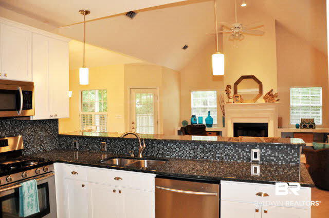 19781 Hunters Loop Fairhope, AL 36532 - Photo 14 of 26 Kitchen/Living Room