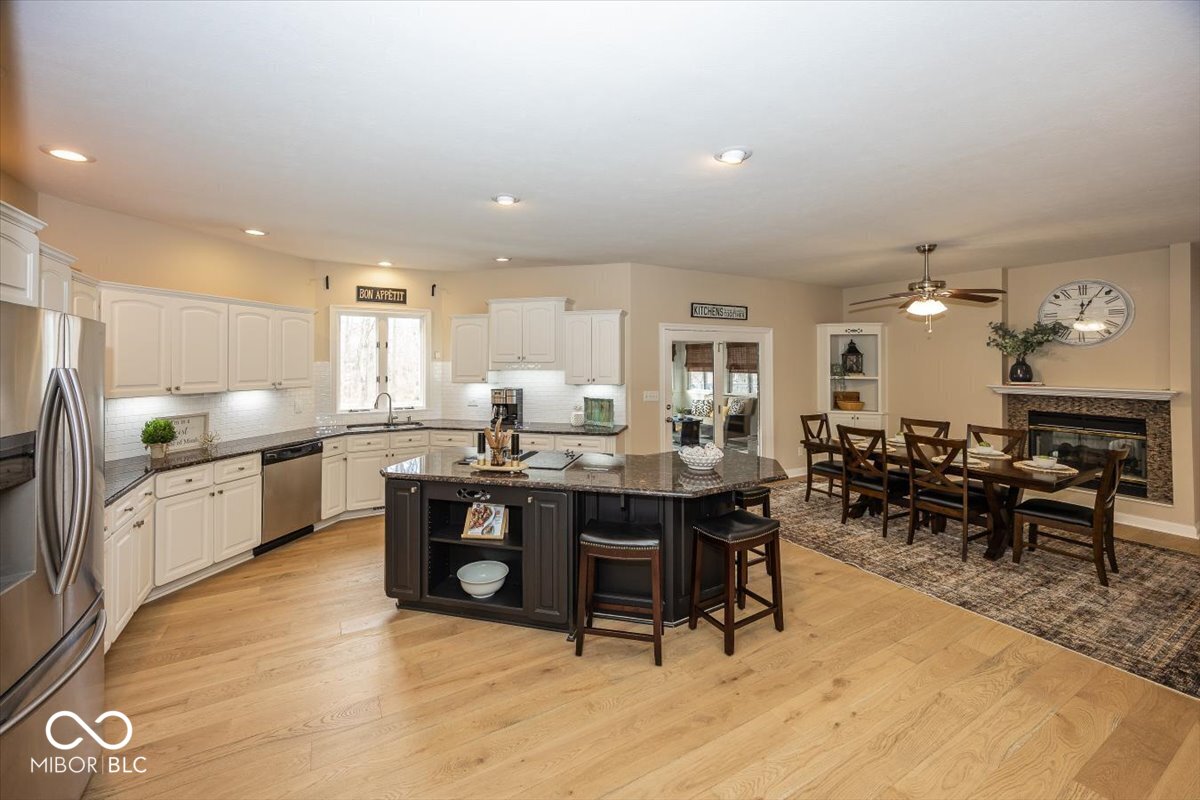 12987 Shoreline Boulevard Fishers, IN 46055 - Photo 14 of 49