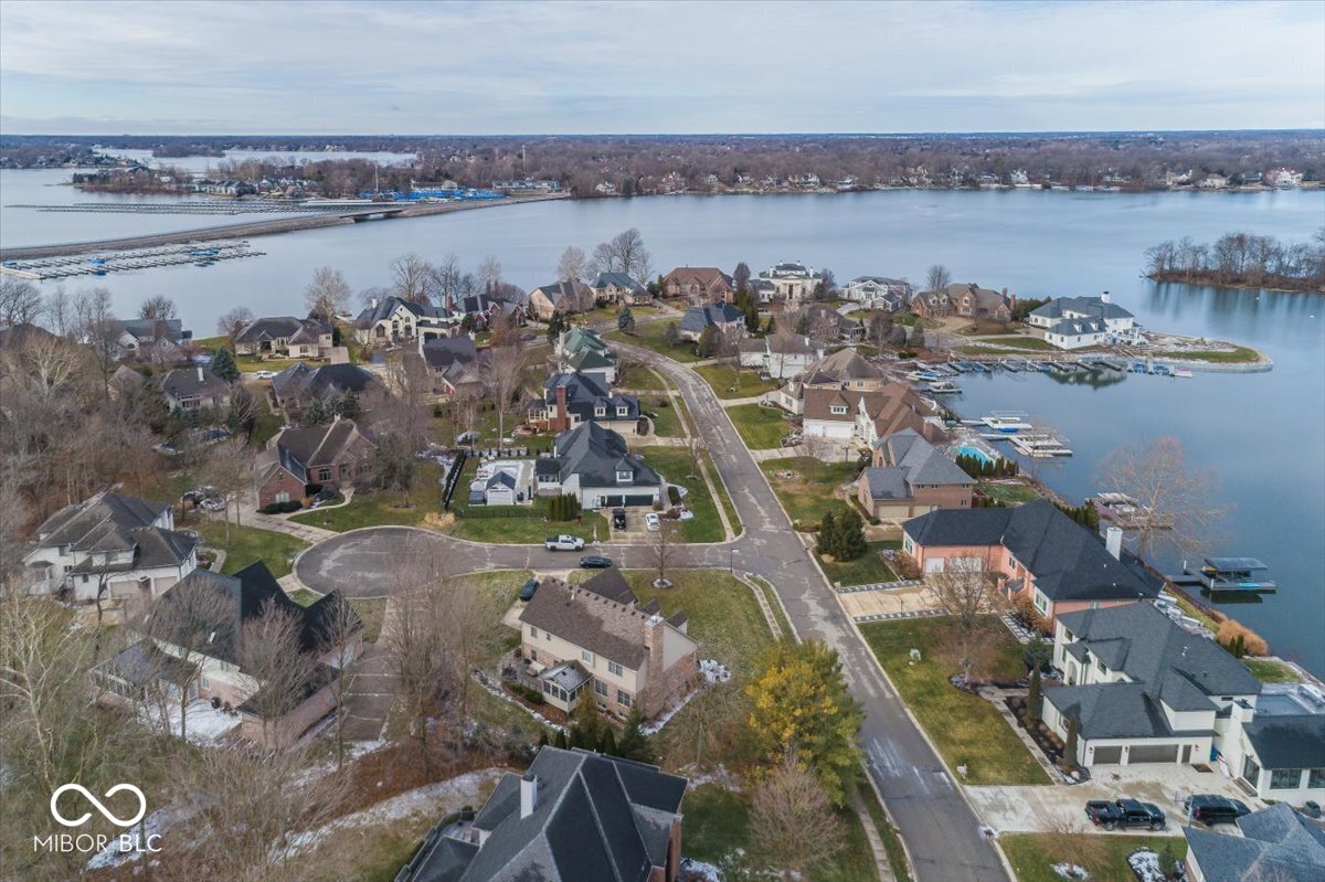 12987 Shoreline Boulevard Fishers, IN 46055 - Photo 3 of 49