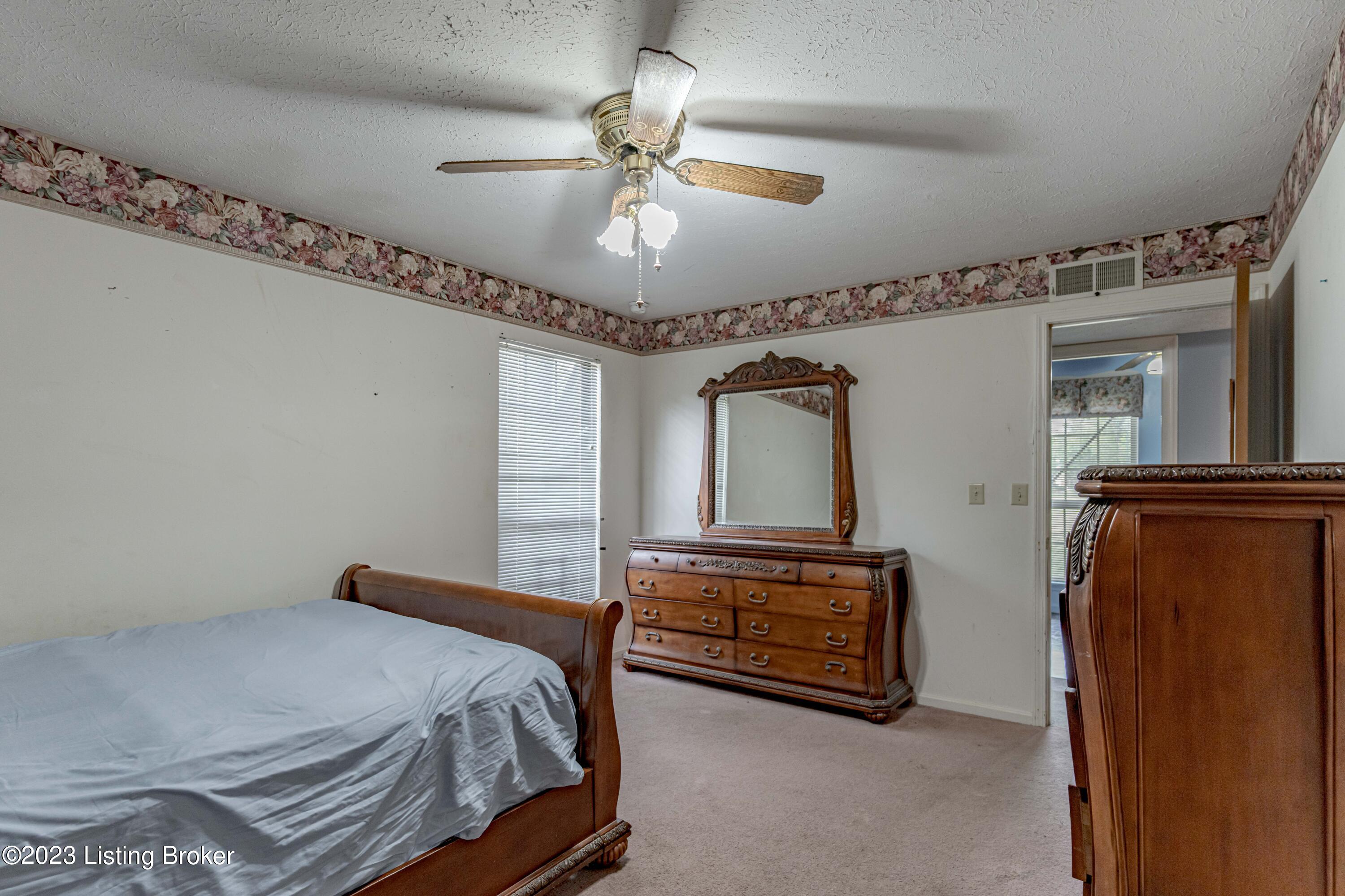 3033 Fordhaven Road Louisville, KY 40214 - Photo 30 of 49 DSC05256