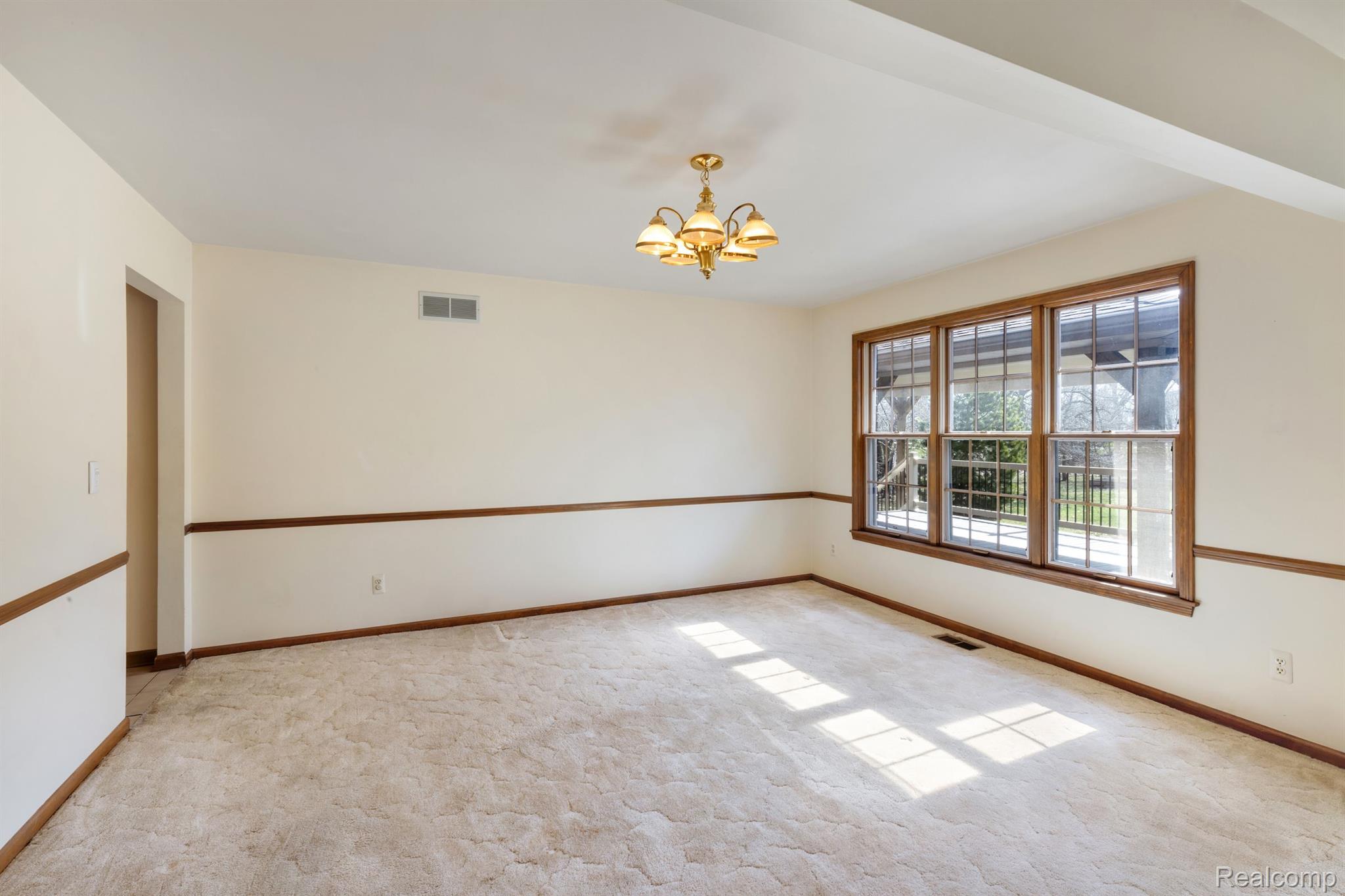 18035 Meridian Road Grosse Ile, MI 48138 - Photo 9 of 30 Dining Room