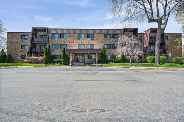$224,900 | 1205 East Hintz Road, Unit 209, Arlington Heights, IL 60004