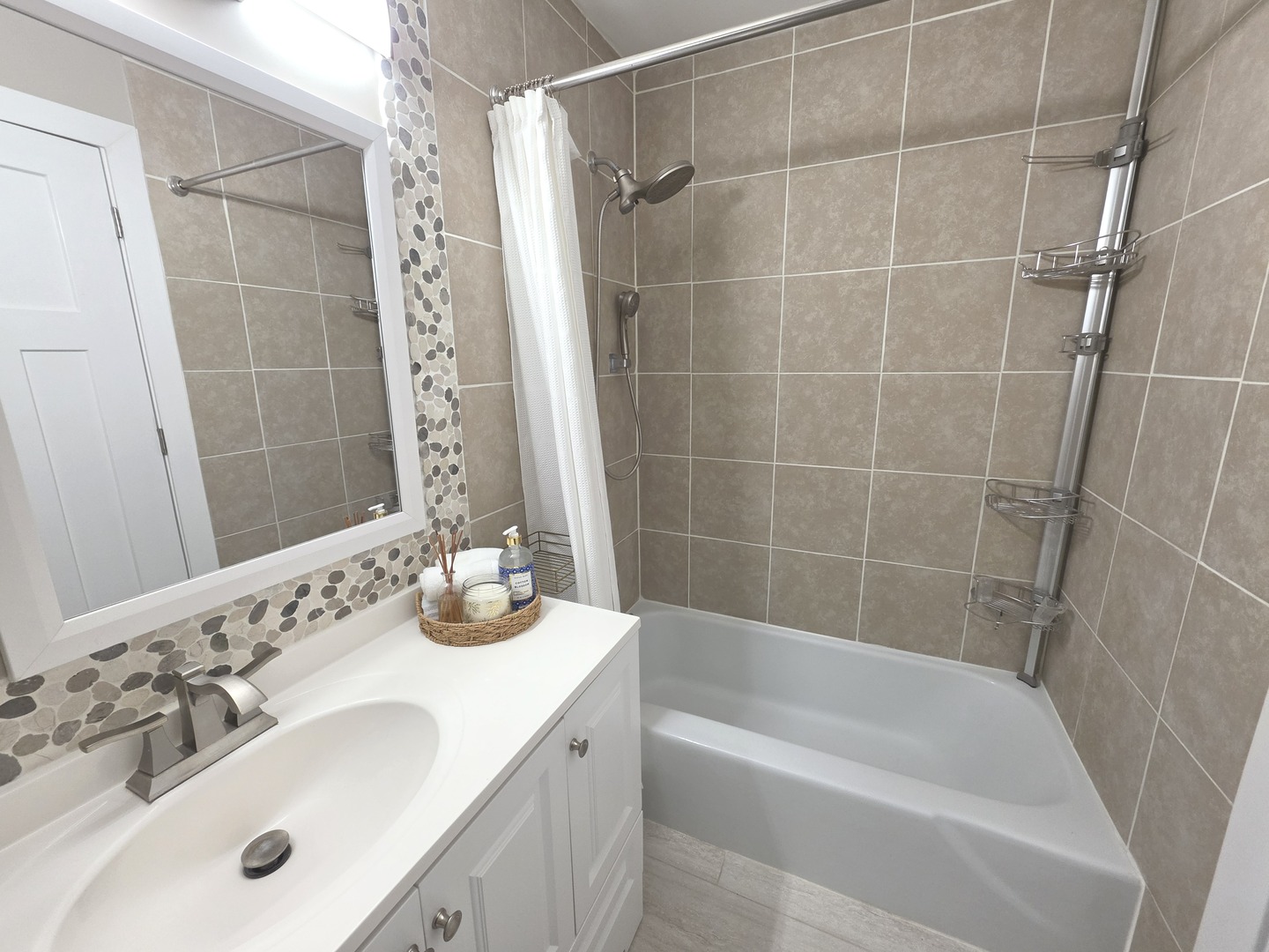 1205 East Hintz Road, Unit 209 Arlington Heights, IL 60004 - Photo 15 of 27 a bathroom with a sink and a tub