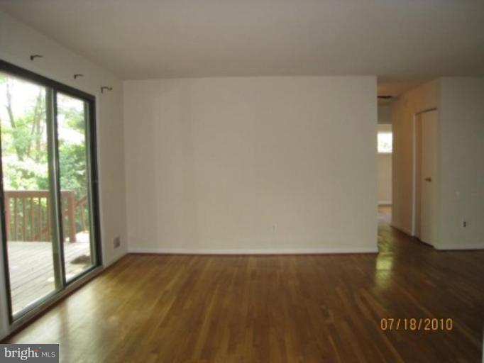 4321 Franconia Road Alexandria, VA 22310 - Photo 2 of 16 Living Room