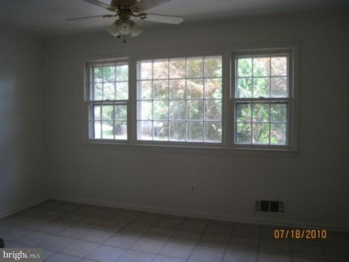 4321 Franconia Road Alexandria, VA 22310 - Photo 6 of 16 Breakfast Area