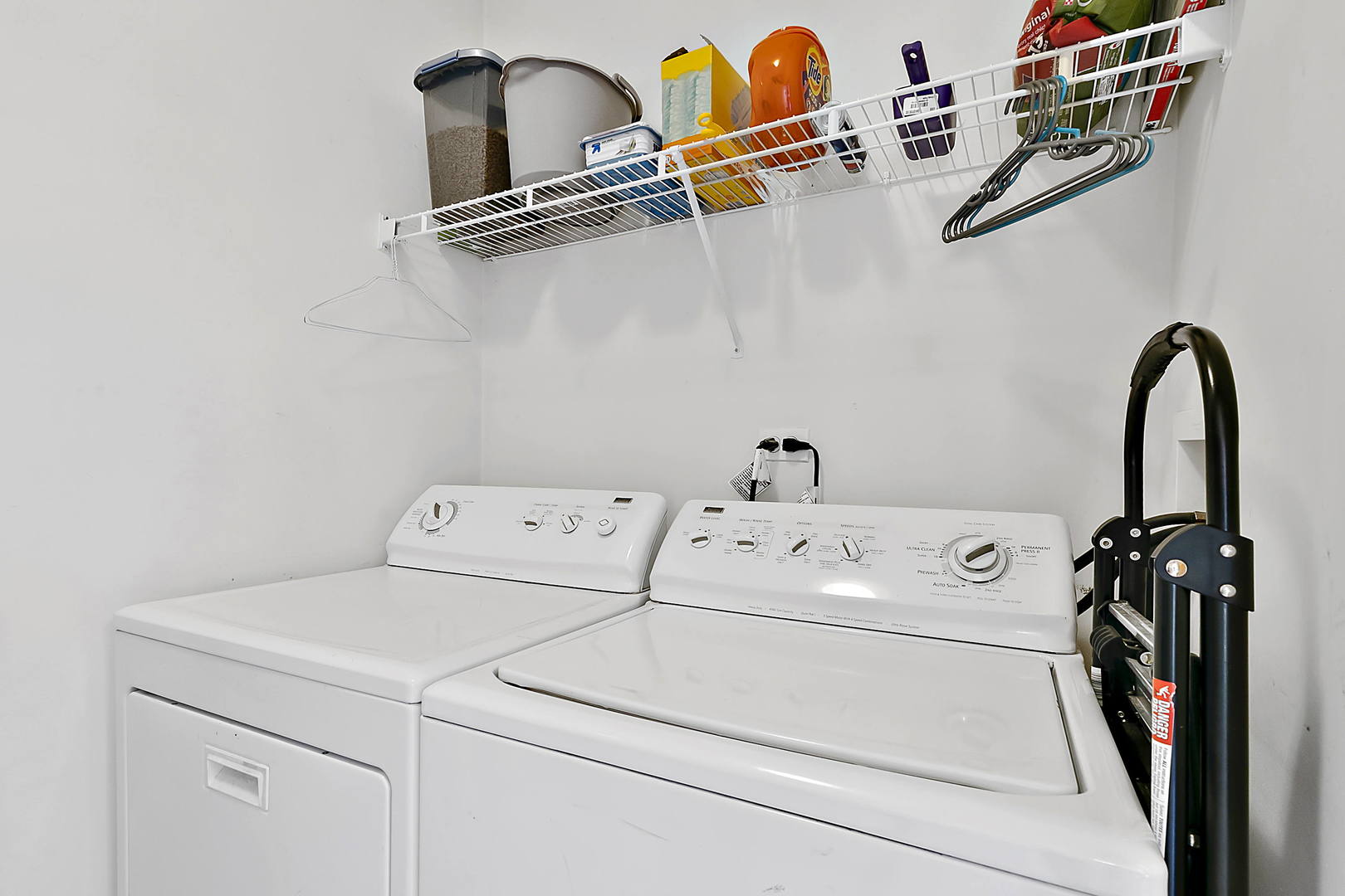 3459 Ravinia Circle, Unit 3459 Aurora, IL 60504 - Photo 10 of 18 a utility room with dryer and washer
