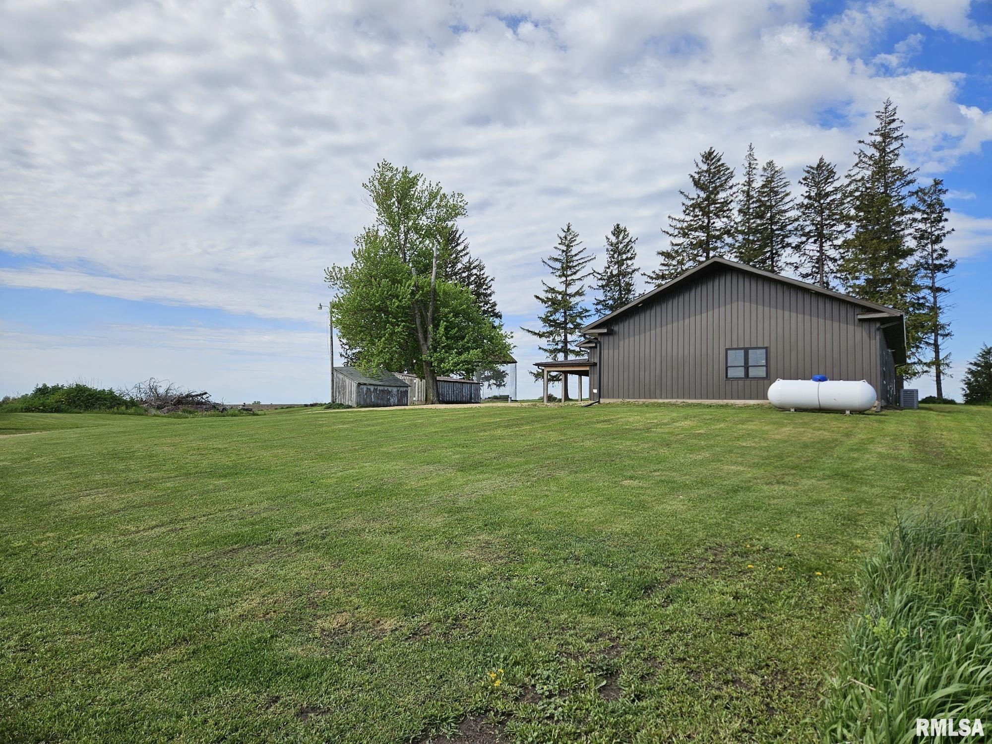 1833 240th Street Bennett, IA 52721 - Photo 4 of 39 Gallery Image 4