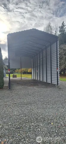 a view of back yard of the house