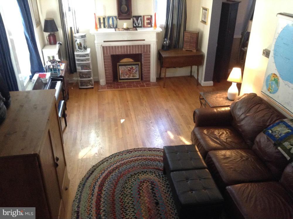 714 Cedarcroft Road Baltimore, MD 21212 - Photo 3 of 10 Living Room