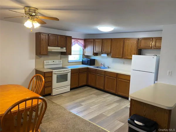 $2,950 | 124 Chelsea Avenue, West Babylon, NY 11704