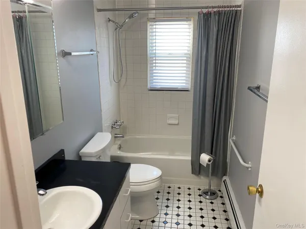 $2,950 | 124 Chelsea Avenue, West Babylon, NY 11704