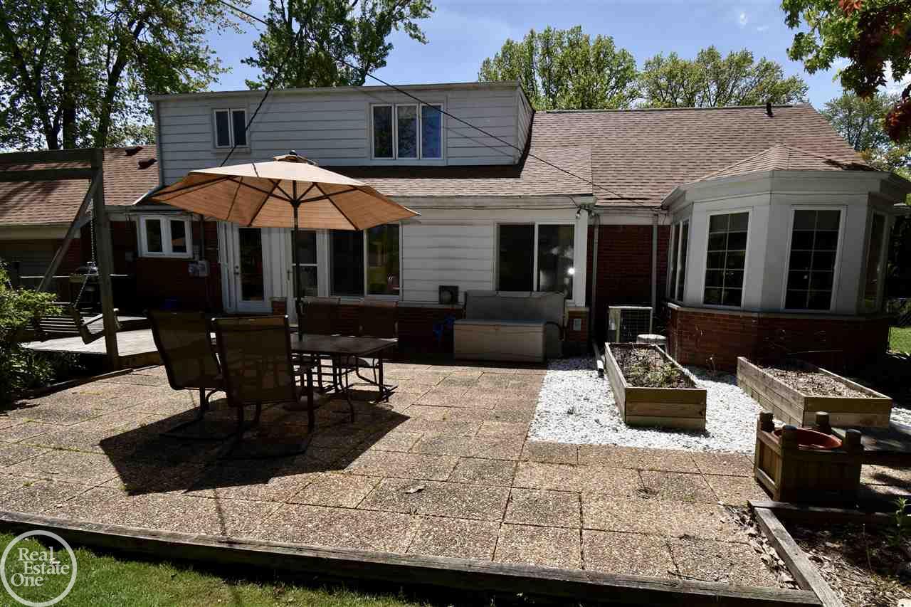 1596 South Renaud Road Grosse Pointe, MI 48236 - Photo 48 of 48 31348359-47.JPG