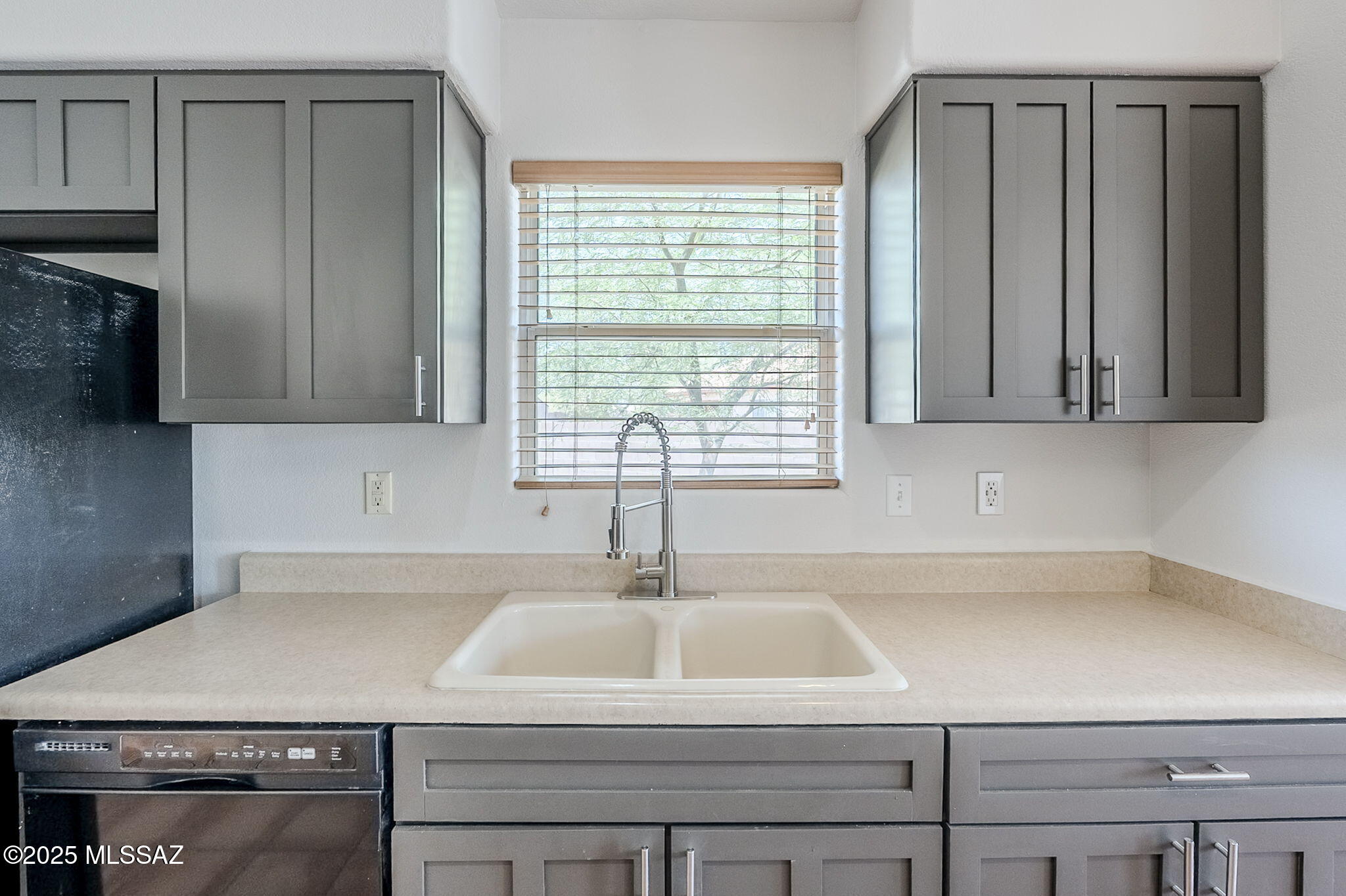 2321 Silvergate Place Tucson, AZ 85745 - Photo 4 of 45