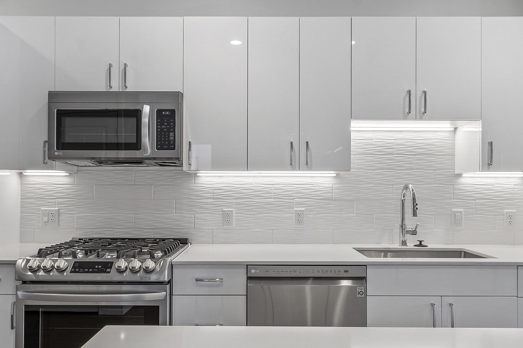 205 Maverick Street, Unit 201 Boston, MA 02128 - Photo 12 of 29