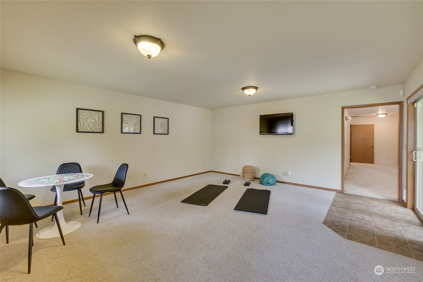 801 Main Street Sultan, WA 98294 - Photo 18 of 40 a workspace with furniture and window