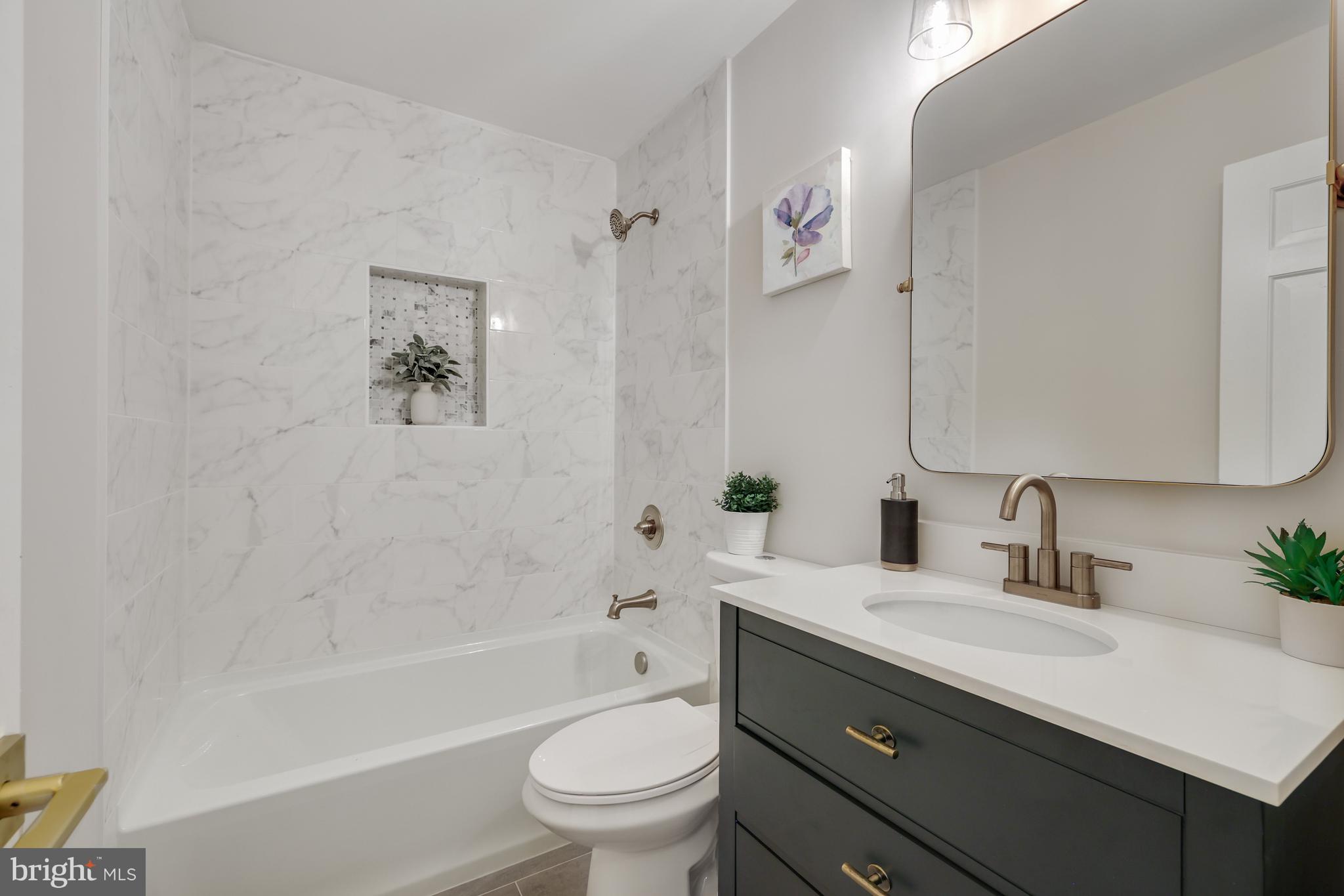 7842 Greeley Boulevard Springfield, VA 22152 - Photo 48 of 79 Full bath 2 (upper level)
