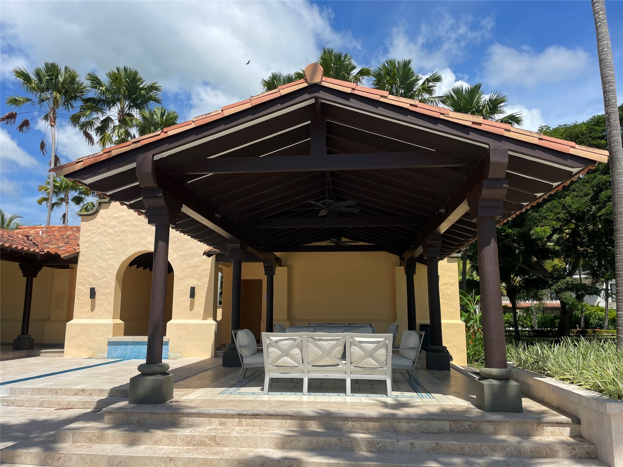 8 Riverside Buenaventura, Unit 8 Riverside, CA 92501 - Photo 17 of 34 a patio with table and chairs