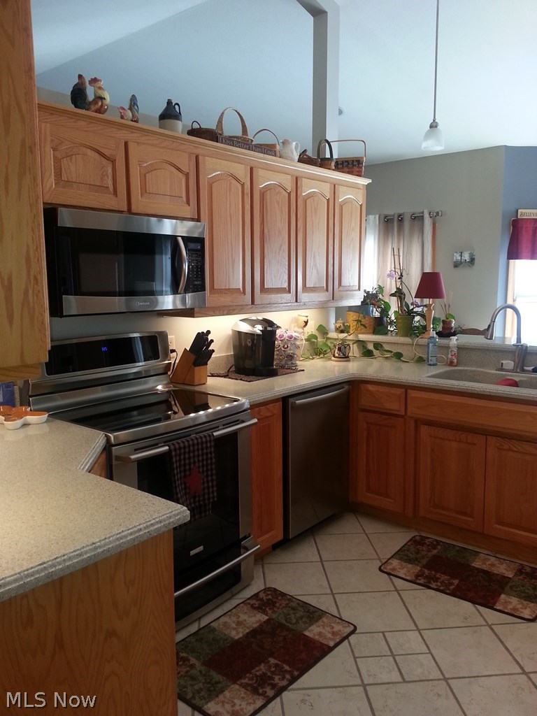 831 Forrest Ridge Drive Dover, OH 44622 - Photo 2 of 17 Gallery Image 2