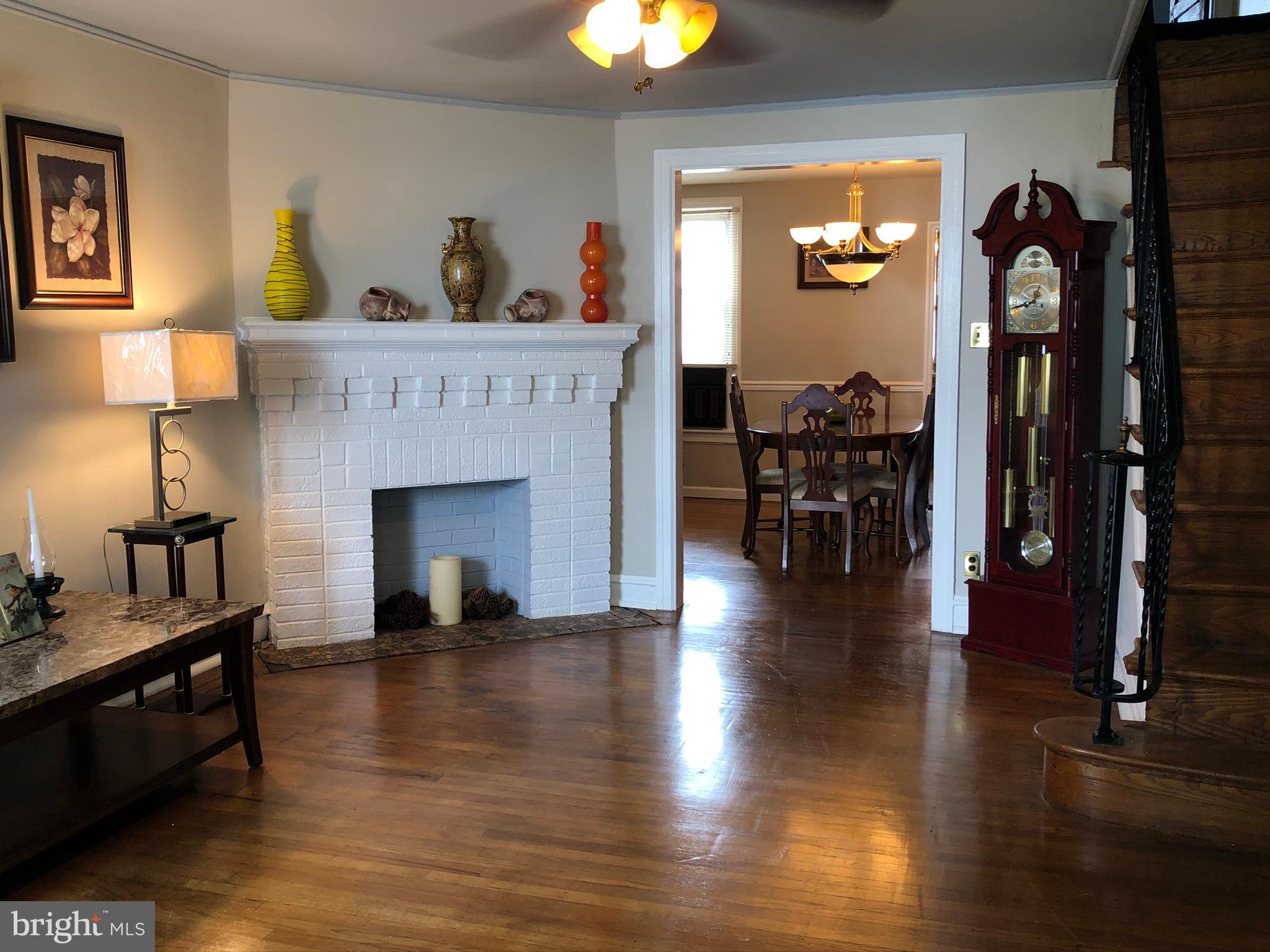 75 Hartley Road Lansdowne, PA 19050 - Photo 2 of 11 Living Room
