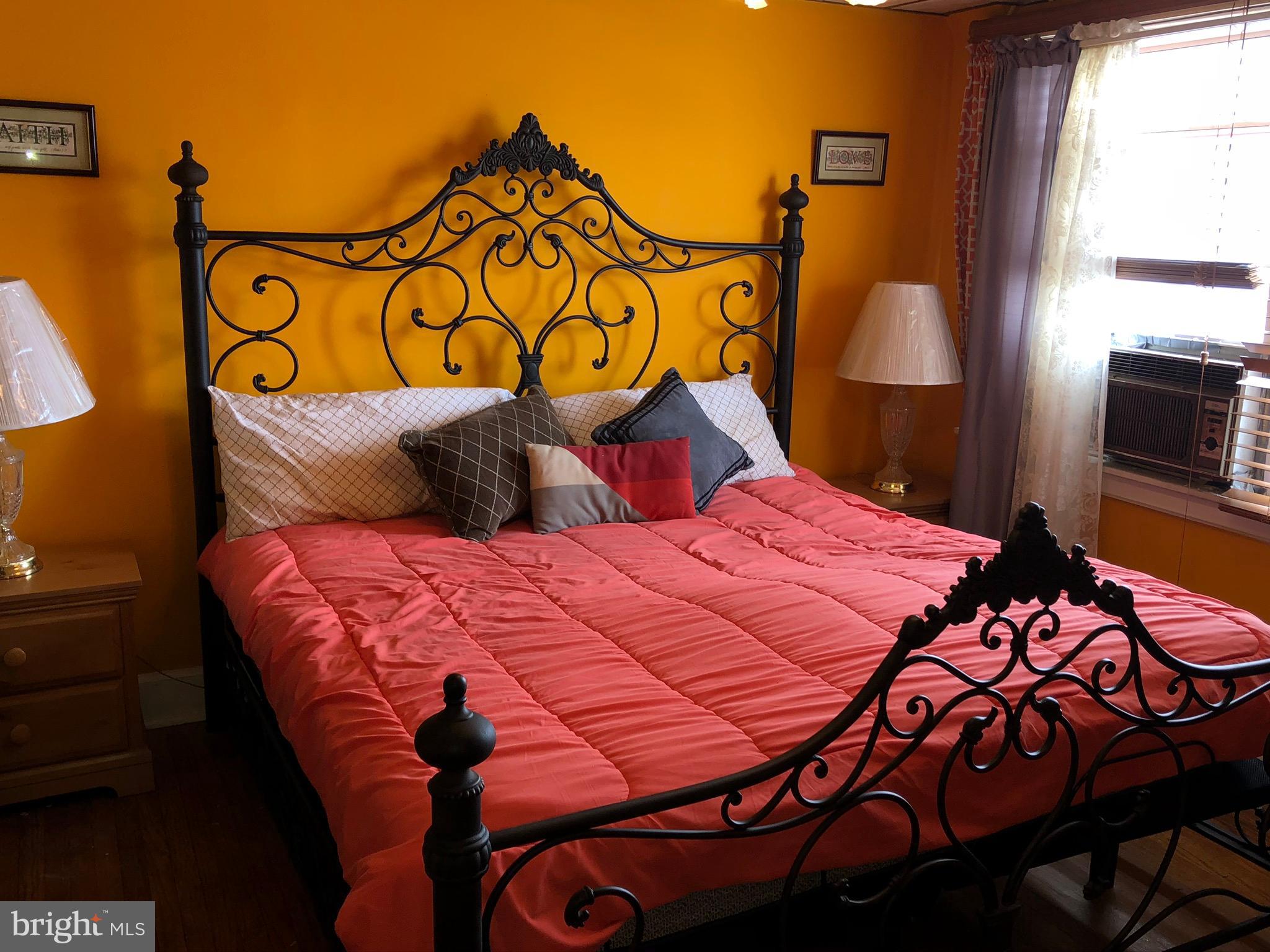 75 Hartley Road Lansdowne, PA 19050 - Photo 6 of 11 Large Master Bedroom