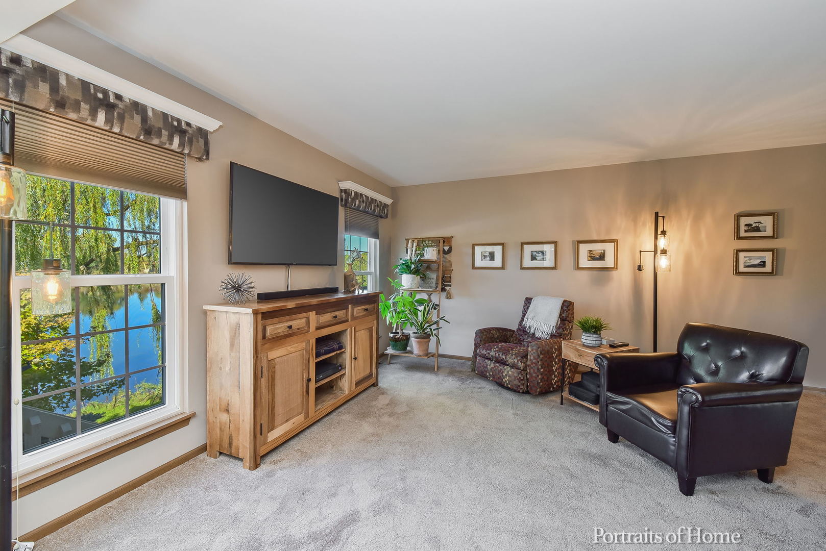 75 St Croix Court Aurora, IL 60504 - Photo 5 of 20 a living room with furniture and a flat screen tv