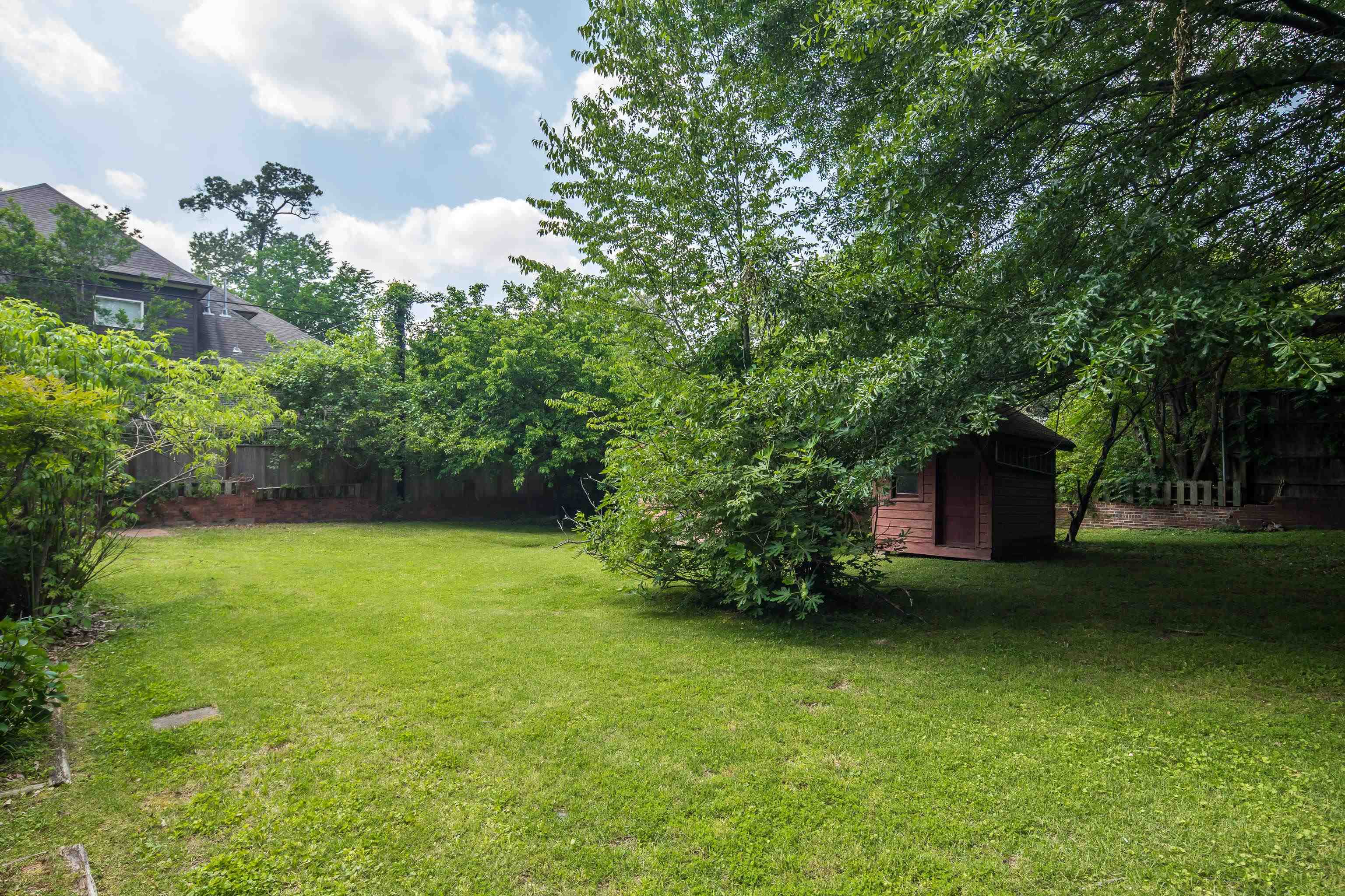 4356 Tuckahoe Road Memphis, TN 38117 - Photo 24 of 25 a view of a backyard of the house