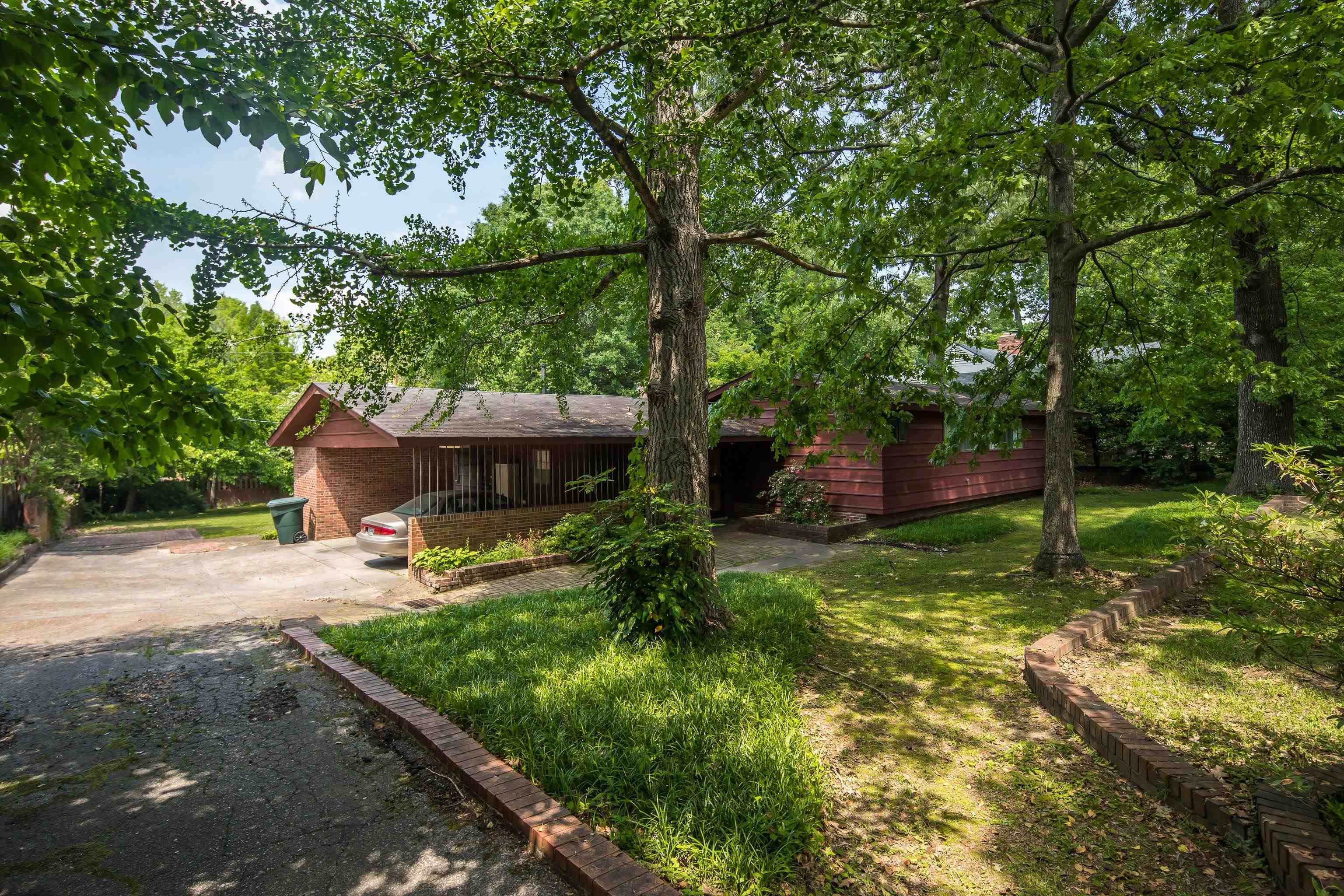 4356 Tuckahoe Road Memphis, TN 38117 - Photo 3 of 25 a backyard of a house with plants and large tree