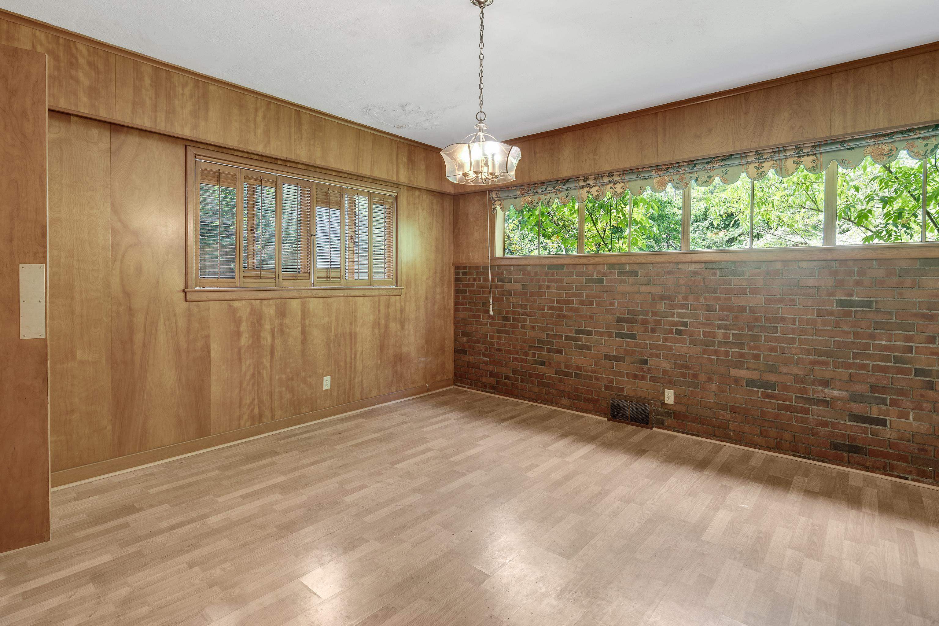 4356 Tuckahoe Road Memphis, TN 38117 - Photo 7 of 25 a view of entryway with window and wooden floor
