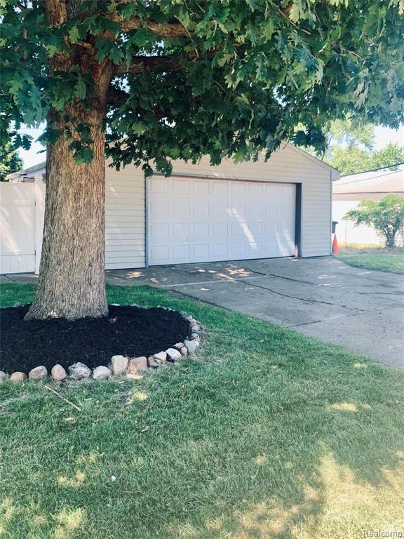 33110 Fraser Avenue Fraser, MI 48026 - Photo 3 of 19