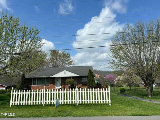 $2,000 | 604 Ridgeview Drive, Unit 3, Johnson City, TN 37604