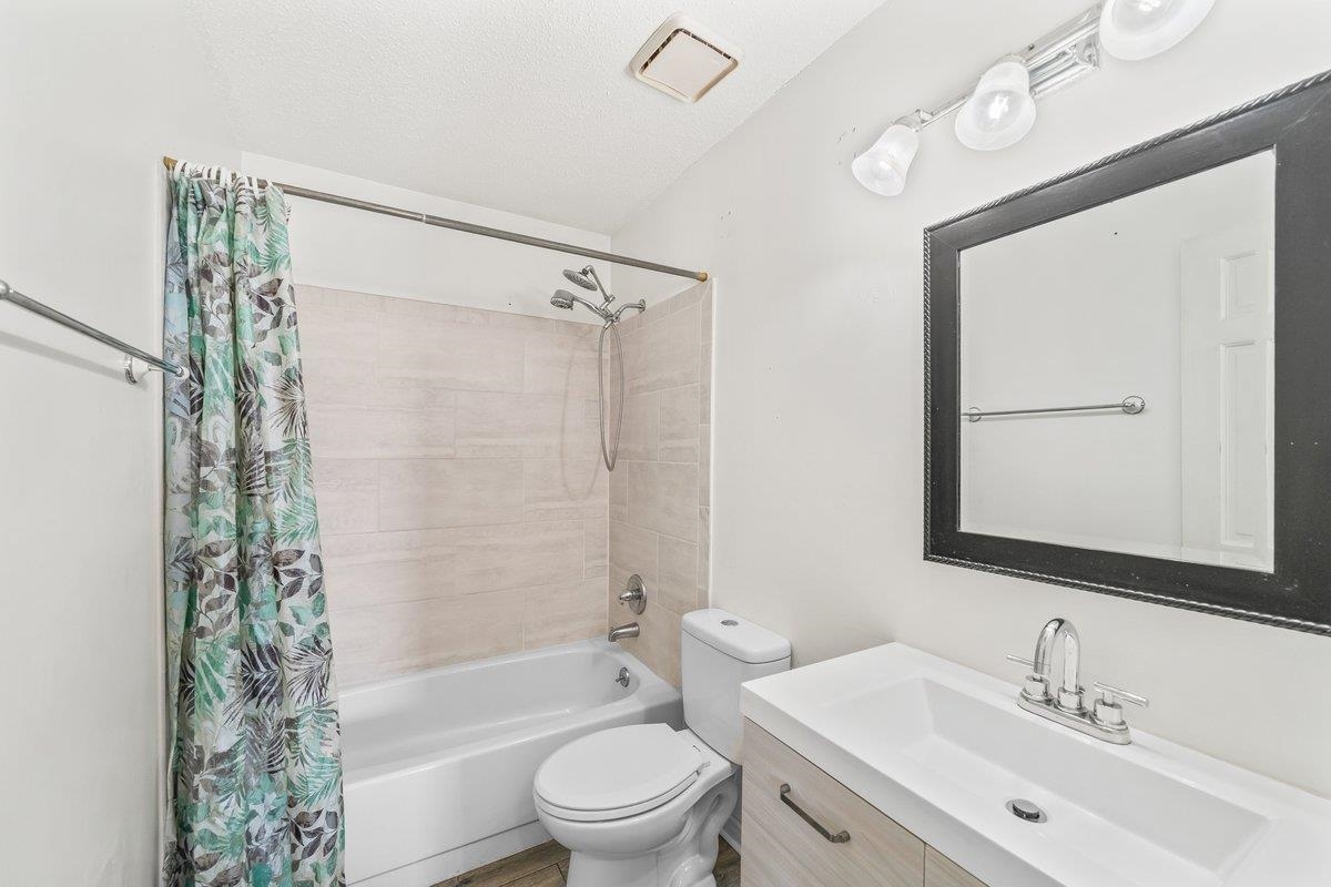6310 Prairie View Drive Bartlett, TN 38134 - Photo 21 of 27 a bathroom with a bathtub shower sink vanity mirror and toilet
