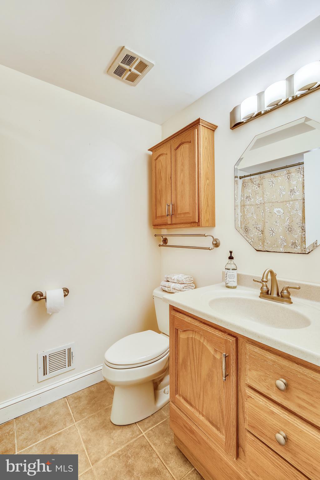 2417 Nees Lane Silver Spring, MD 20905 - Photo 31 of 65 Hall bath with tub