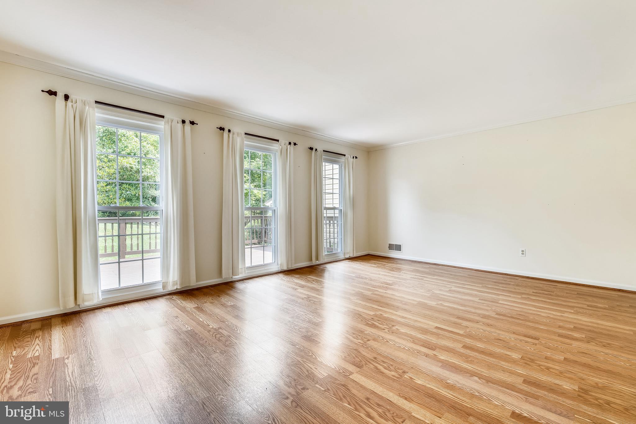 2417 Nees Lane Silver Spring, MD 20905 - Photo 9 of 65 Living room