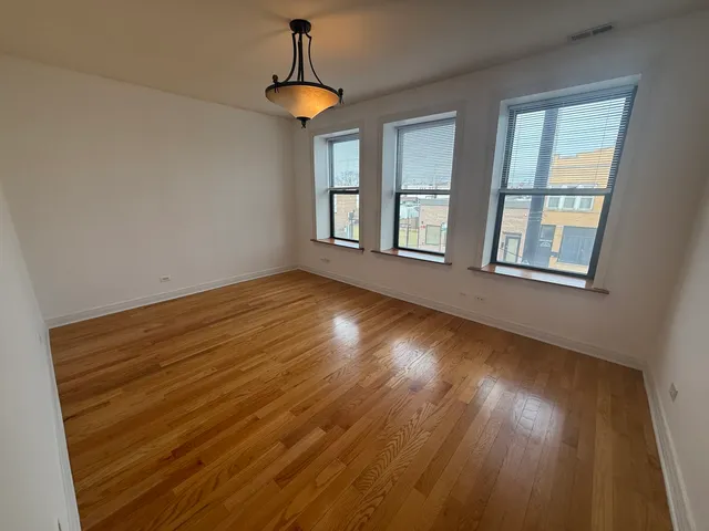 $1,450 | 5207 West Belmont Avenue, Unit 2C, Chicago, IL 60641